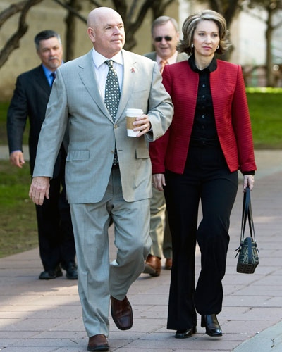 Ottawa Mayor Larry O'Brien arrives at the Ontario courthouse with his wife Colleen McBride Wednesday, May 13, 2009. (Sean Kilpatrick / THE CANADIAN PRESS)