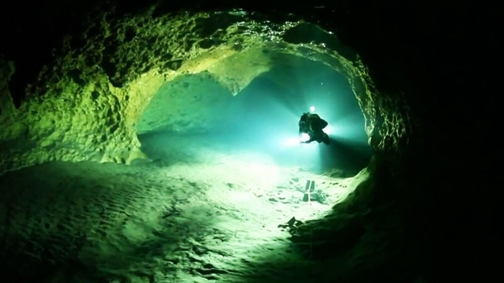 Cave diver teaches students about underwater world