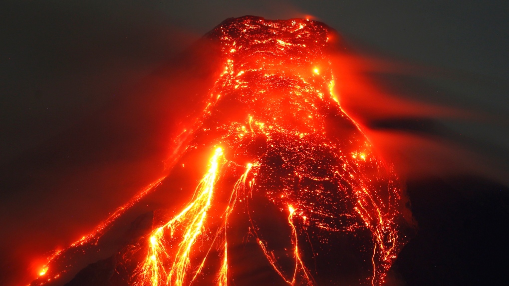 Mayon volcano spews molten lava