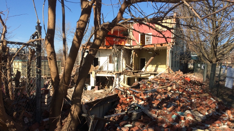 Lufkin Rule building demolition in Windsor, Ont., on Friday, Jan. 26, 2018. (Michelle Maluske / CTV Windsor)