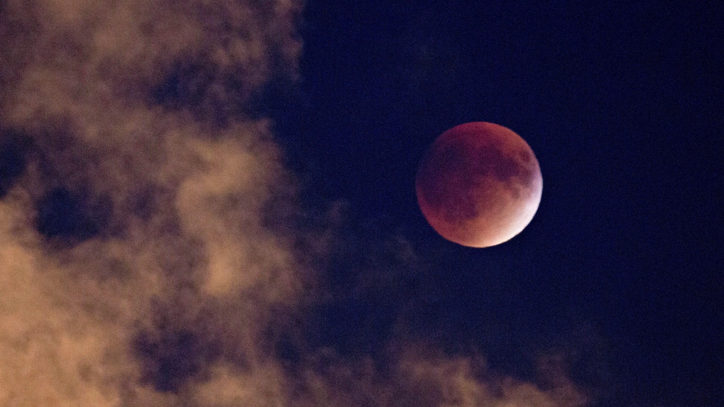 Super blood moon