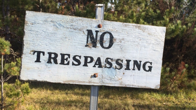 No tresspassing sign
