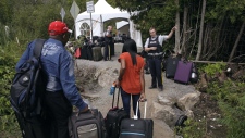 Migrants cross into Quebec