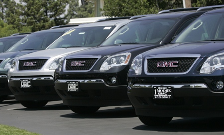 Cars are lined up for sale at a GM Dealership in Los Gatos, Calif., Thursday, May 28, 2009. (AP / Marcio Jose Sanchez)