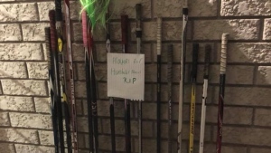 #PutYourSticksOut: People across central Ontario are paying their respects for the victims of the Humboldt Broncos bus crash by putting hockey sticks outside of their doors. (Krissy Denes-Yanni/Facebook)
