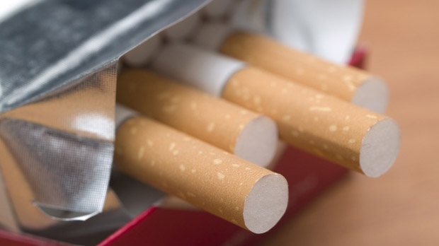 매니토바 주정부는 불법 담배(illegal tobacco)를 압류해