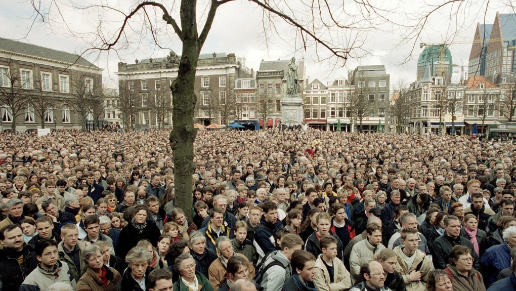 Thousands demonstrate in Holland