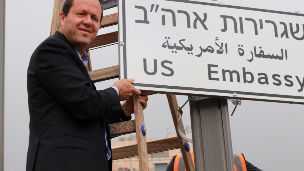 Jerusalem mayor Nir Barkat with U.S. Embassy sign