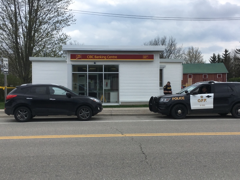 OPP investigate a robbery at the CIBC branch in Shedden on Thursday, May 10, 2018.
(Jim Knight / CTV London)