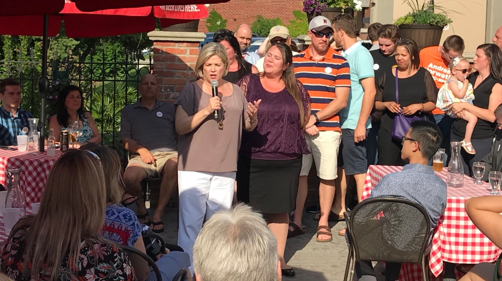 Andrea Horwath visits Mamma Maria's in Chatham