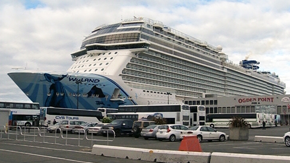 Cruise ship pumps major money into island economy