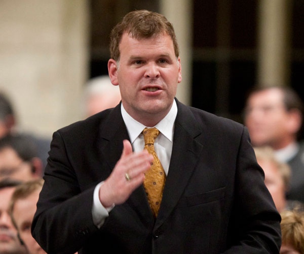 Minister of Transport, Infrastructure and Communities John Baird responds to a question during Question Period in the House of Commons on Parliament Hill in Ottawa, Tuesday June 9, 2009. (Adrian Wyld / THE CANADIAN PRESS)