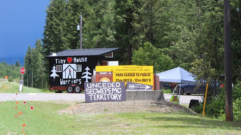 Protesters in provincial park