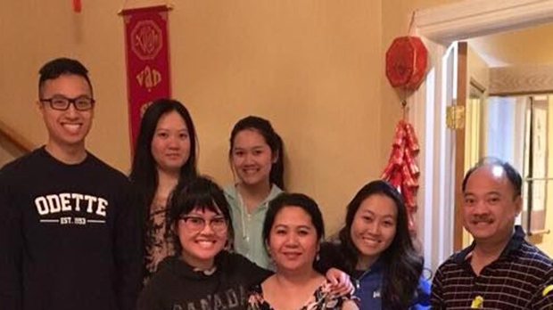 Binh Thanh Doan (right) and Ngoc Thi Tran (third from right) were killed in a car crash. They are survived by their five children. (Chi Doan / Facebook)