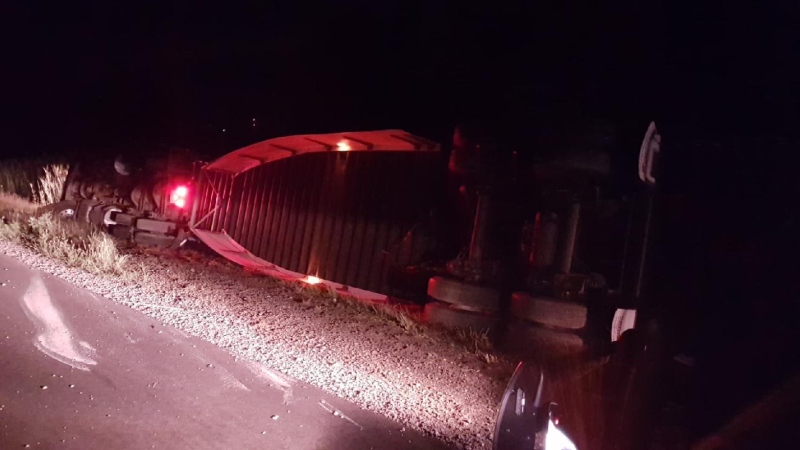  Police say the westbound tractor trailer rolled over in the construction zone on Highway 401 near Victoria Road. (Courtesy OPP)