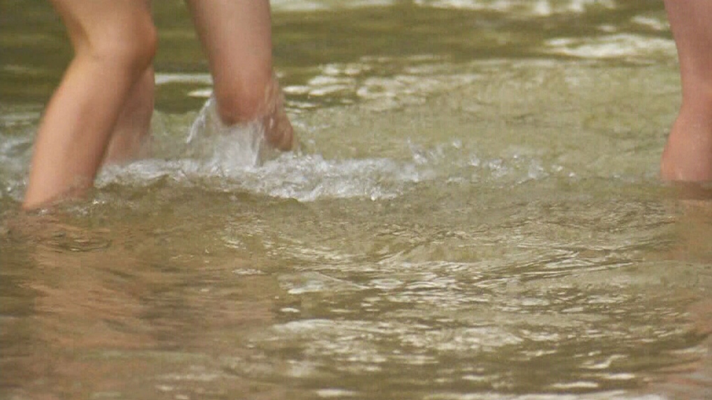 Parents call on city to extend wading pool hours