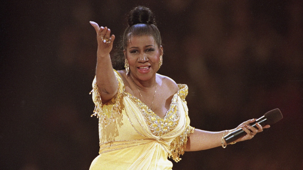 Aretha Franklin performs in 1993