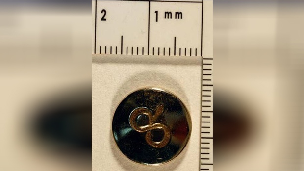 The unique button found with Veronica Kaye's body in Caledon, Ont. on October 9, 1981 by investigators (OPP)