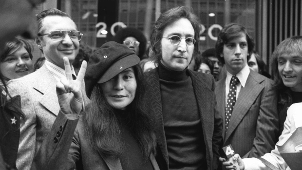 Photos of John Lennon, Yoko Ono's Bed-in for Peace protest part of Vancouver gallery exhibit