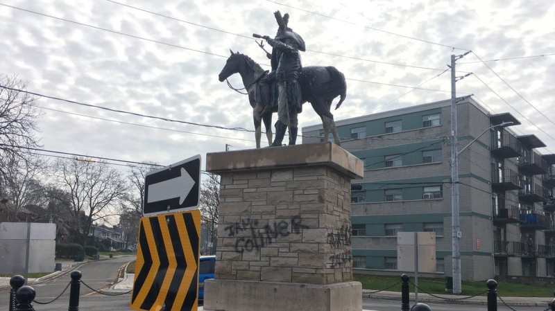 Vandals damage roundabout statue in Olde Sandwich Towne (Chris Campbell / CTV Windsor)