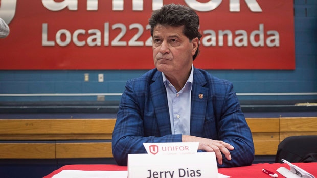 Jerry Dias, president of UNIFOR, the union representing the workers of Oshawa's General Motors car assembly plant, speaks to the workers at the union headquarters, in Oshawa, Ont. on Monday, Nov. 26, 2018. (THE CANADIAN PRESS/Eduardo Lima)