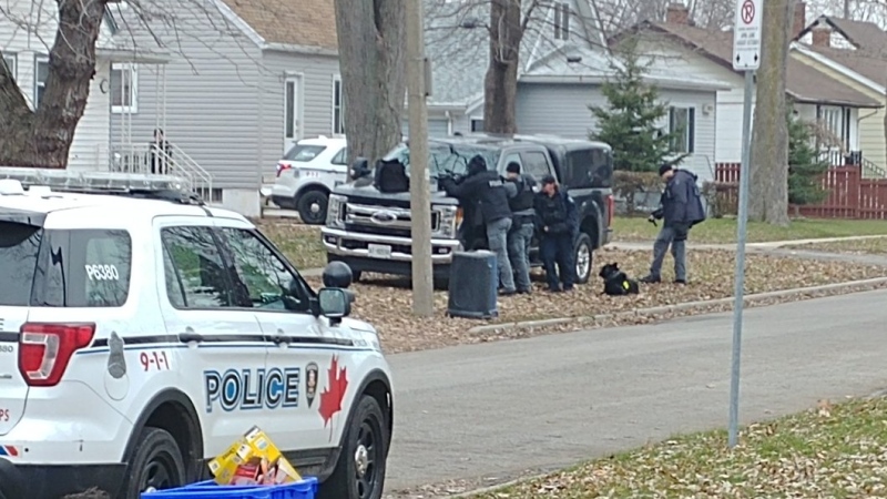 Windsor police are in an active investigation involving a wanted person believed to be inside a home in east Windsor, Ont., on Thursday, Nov. 29, 2018. (Courtesy Zander Quinten Kelly / Twitter)