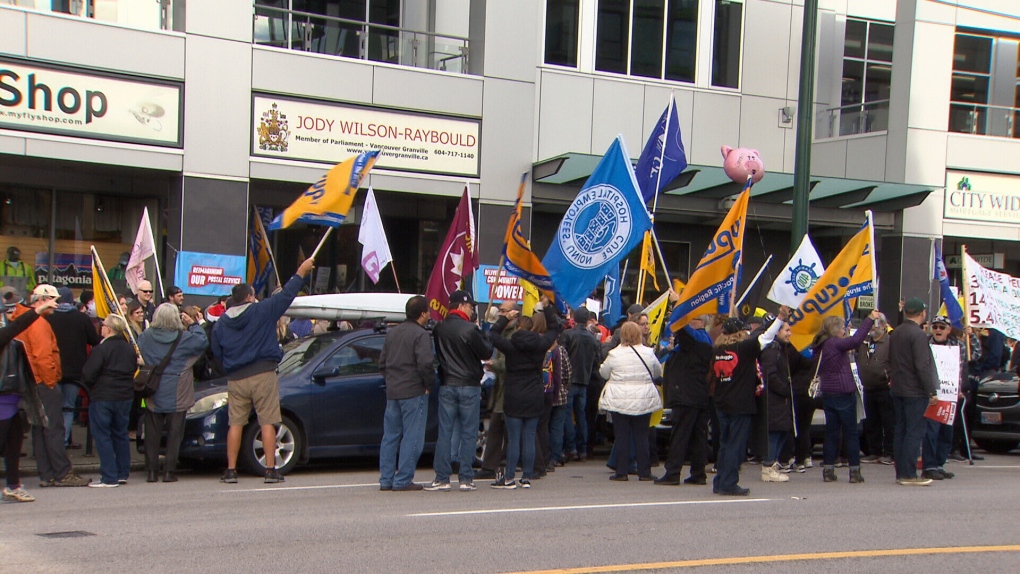 Vancouver postal workers protest