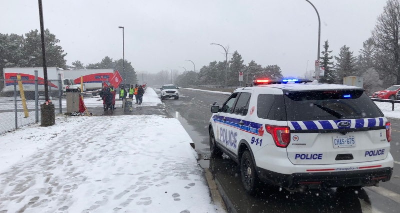 A small group of demonstrators block access to the Canada Post facility on Sandford Fleming Ave. Dec. 3, 2018 (Peter Szperling/CTV Ottawa)