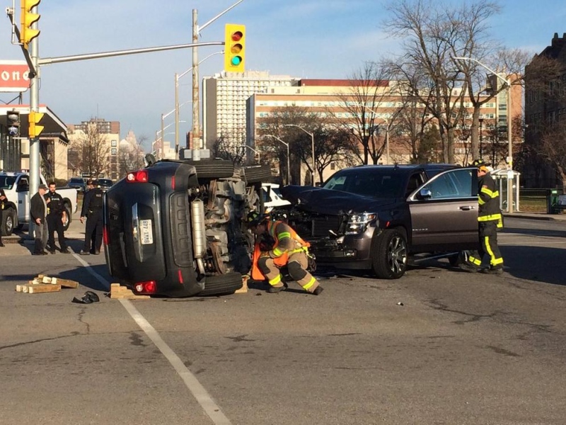 Emergency crews tend to a crash at Ouellette Avenue and Giles Boulevard on Sunday, Dec. 16, 2018.
(Stefanie Masotti / CTV Windsor) 