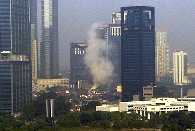 Smoke billows from an explosion that went off at Marriott hotel in Jakarta, Indonesia, Friday, July 17, 2009. (AP / Adi Kwok)