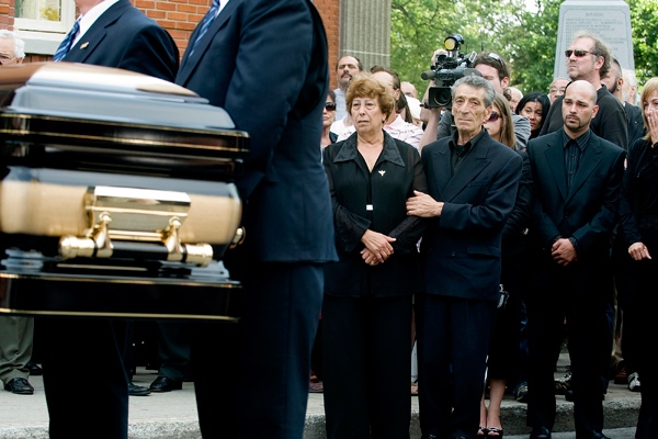 Ida Gatti, mother of former world champion boxer Arturo Gatti, and his step-father, Geraldo Di Francesco, watch his coffin arrive for a funeral service in Montreal, on July 20, 2009. (Graham Hughes / THE CANADIAN PRESS)
