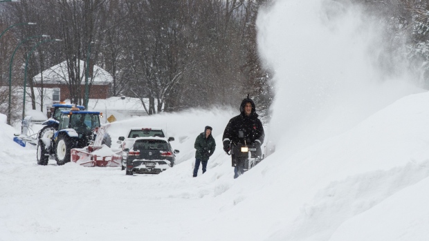 Heaps of snow make for a difficult day in Quebec | CTV News
