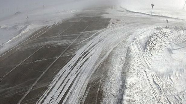 세차게 불어오는 날씨때문에 매니토바주 남부지방의 고속도로들이 폐쇄돼