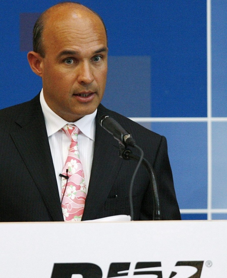 Jim Balsillie, co-CEO of Research In Motion, speaks at the annual general meeting in Waterloo, Ont., on Tuesday, July 14, 2009. (Dave Chidley / THE CANADIAN PRESS)
