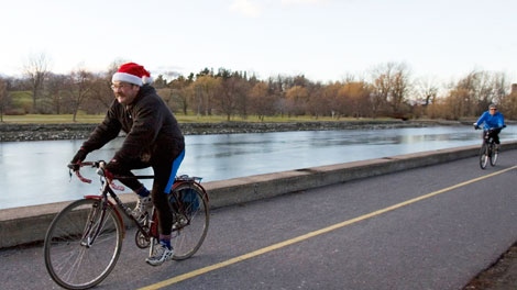 Cyclists ride along the canal in Ottawa Sunday Dec. 24, 2006. El Nino may cause much of Canada may experience warmer days just in time for Christmas 2009.(Jonathan Hayward / THE CANADIAN PRESS)