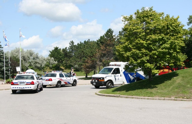 Emergency vehicles arrive at the Toronto Zoo after a child died from choking, Thursday, Aug. 6, 2009. (Julie-Ann Lee / MyNews.CTV.ca)   