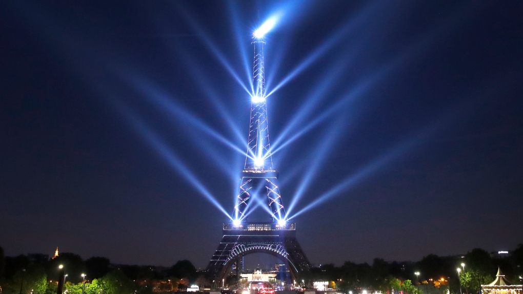 Eiffel Tower light  show