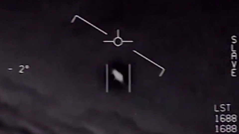 Pilot says UFO like nothing he's ever seen before 