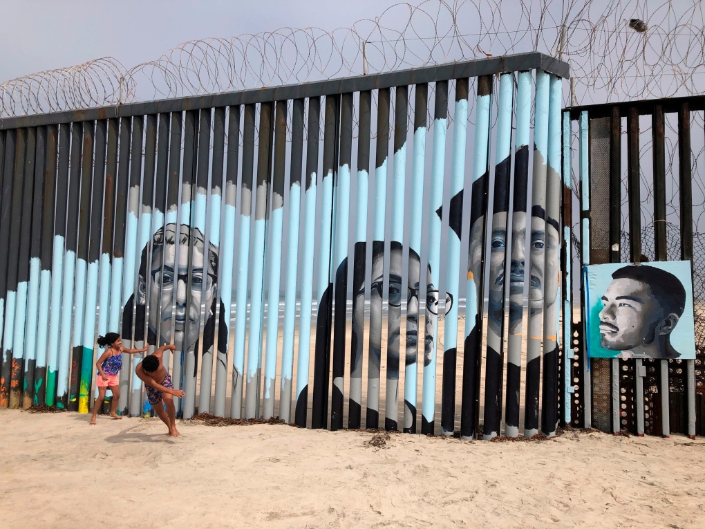 Interactive border mural