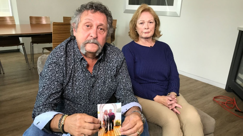 Mike Iannucci holds a photo of his wife, Cindy, while seated with his sister-in-law Sharon Acorn. (Pat Foran/CTV News Toronto)