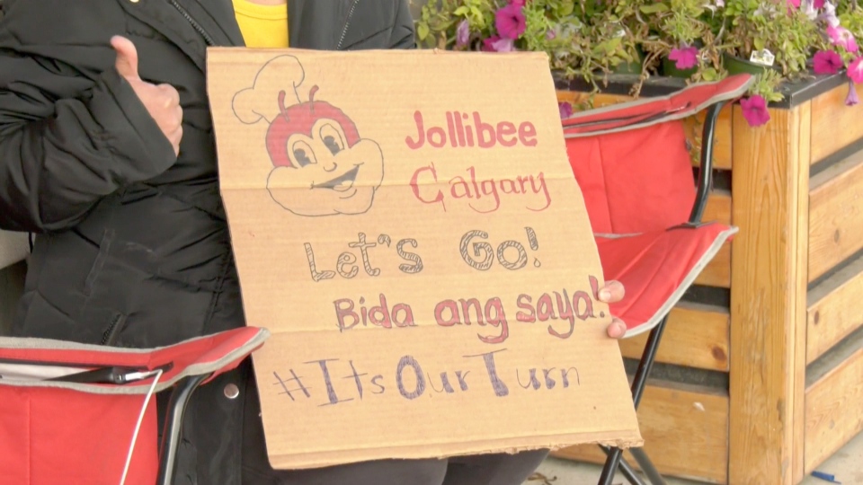 Dozens Line Up A Day Ahead Of Jollibee Opening In Calgary Ctv News