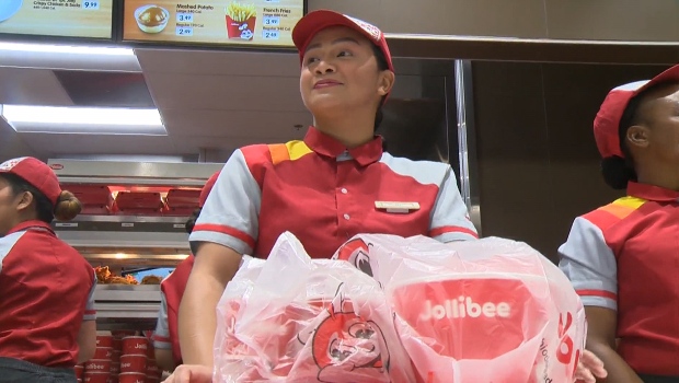 Jollibee officially opens in Calgary to cheers from crowd of hundreds ...