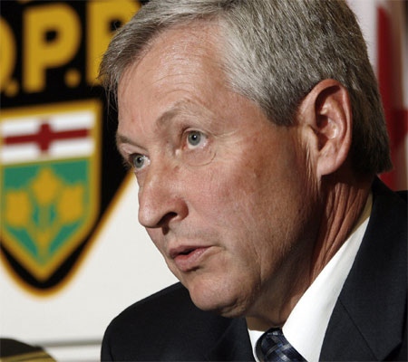 Lead investigator, OPP Inspector Dave Cardwell (right) speaks at a press conference in London, Ontario, on August 2, 2007. (CP / Dave Chidley) 