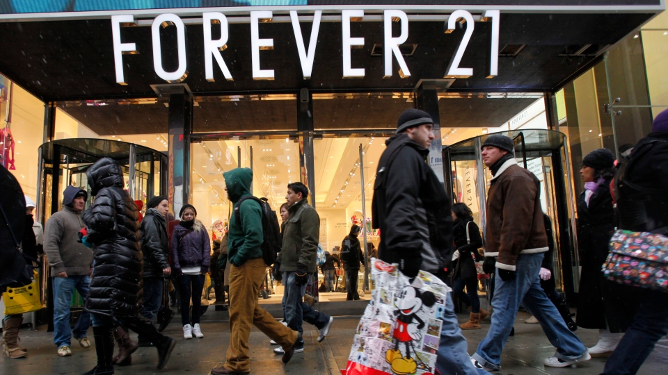 Forever 21 opens and H&M plans to open at St. Clair Square