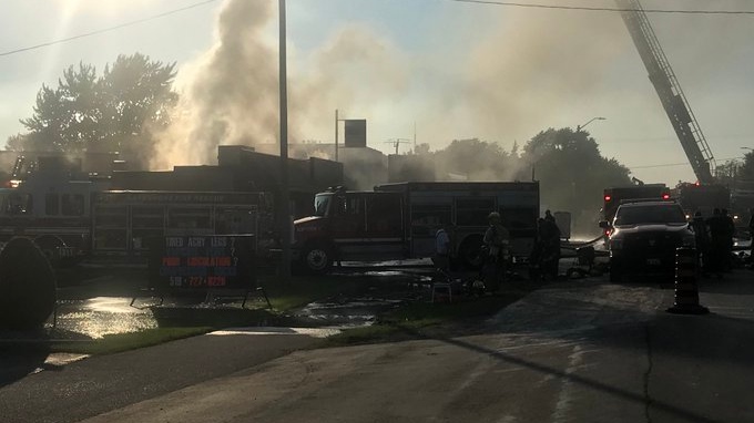 Lakeshore and Tecumseh firefighters respond to a blaze at the Twigg's restaurant on Sept. 30, 2019. ( Rich Garton / CTV Windsor )