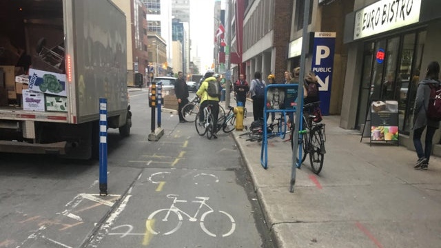 Cyclist struck in downtown Ottawa