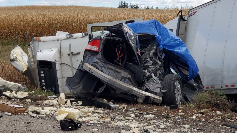 A fatal crash on Highway 401 in Elgin County, Ont. on Friday, Oct. 18, 2019. (@OPP_WR / Twitter)
