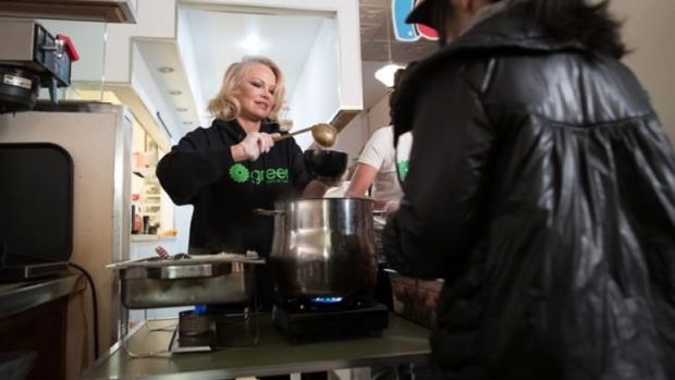 Pamela Anderson Asks Trudeau To Serve Inmates Vegan Meals To Save Cash