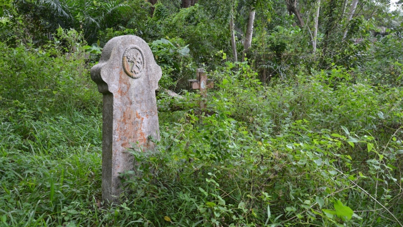 A lone grave of an Australian soldier who served in the navy. McLean said he worked with residents in the area to clean up the over grown grave found in the Sandakan Christian Cemetery in Malaysia. (Submitted: Ralph McLean)