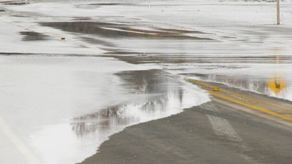 Flooding closes highway near Selkirk